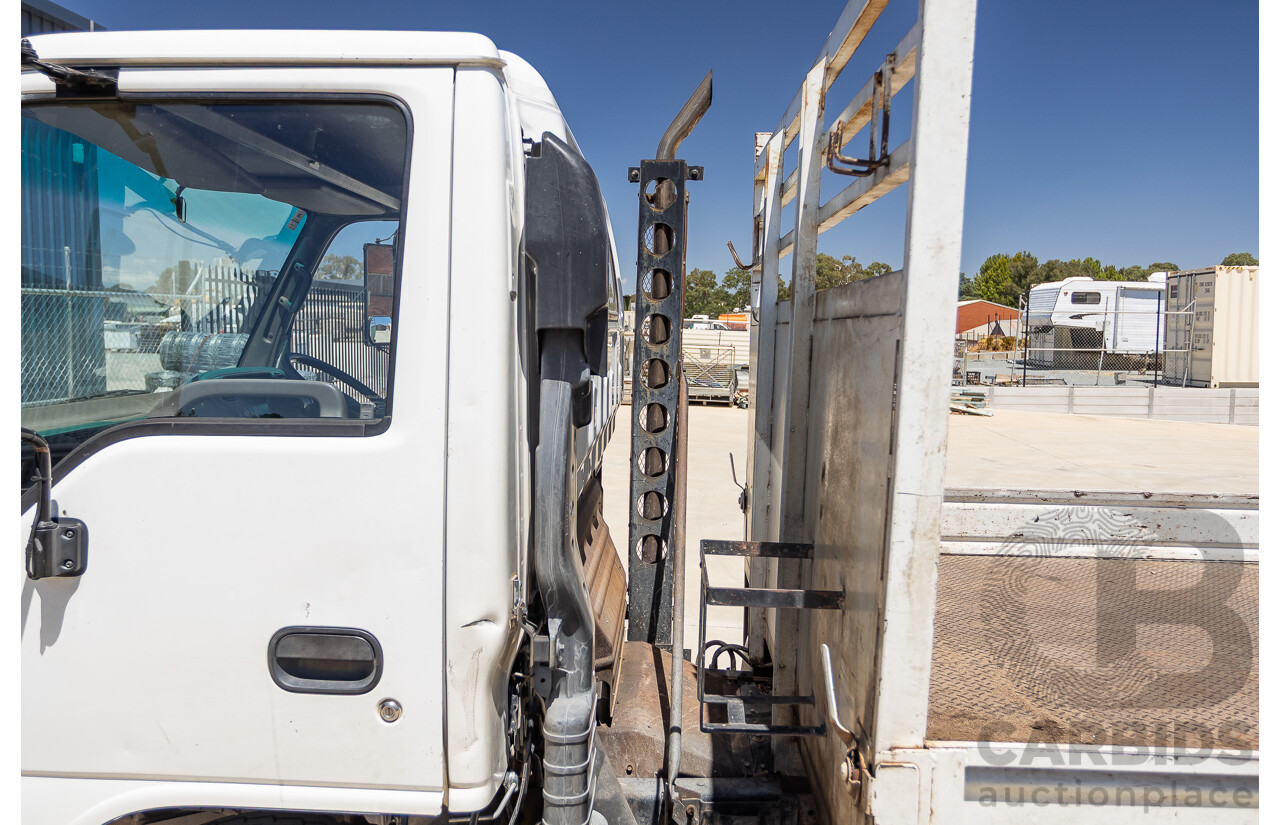 06/1994 Isuzu NPR400 Medium Tray Top Truck 4x2 White Diesel 4.3L