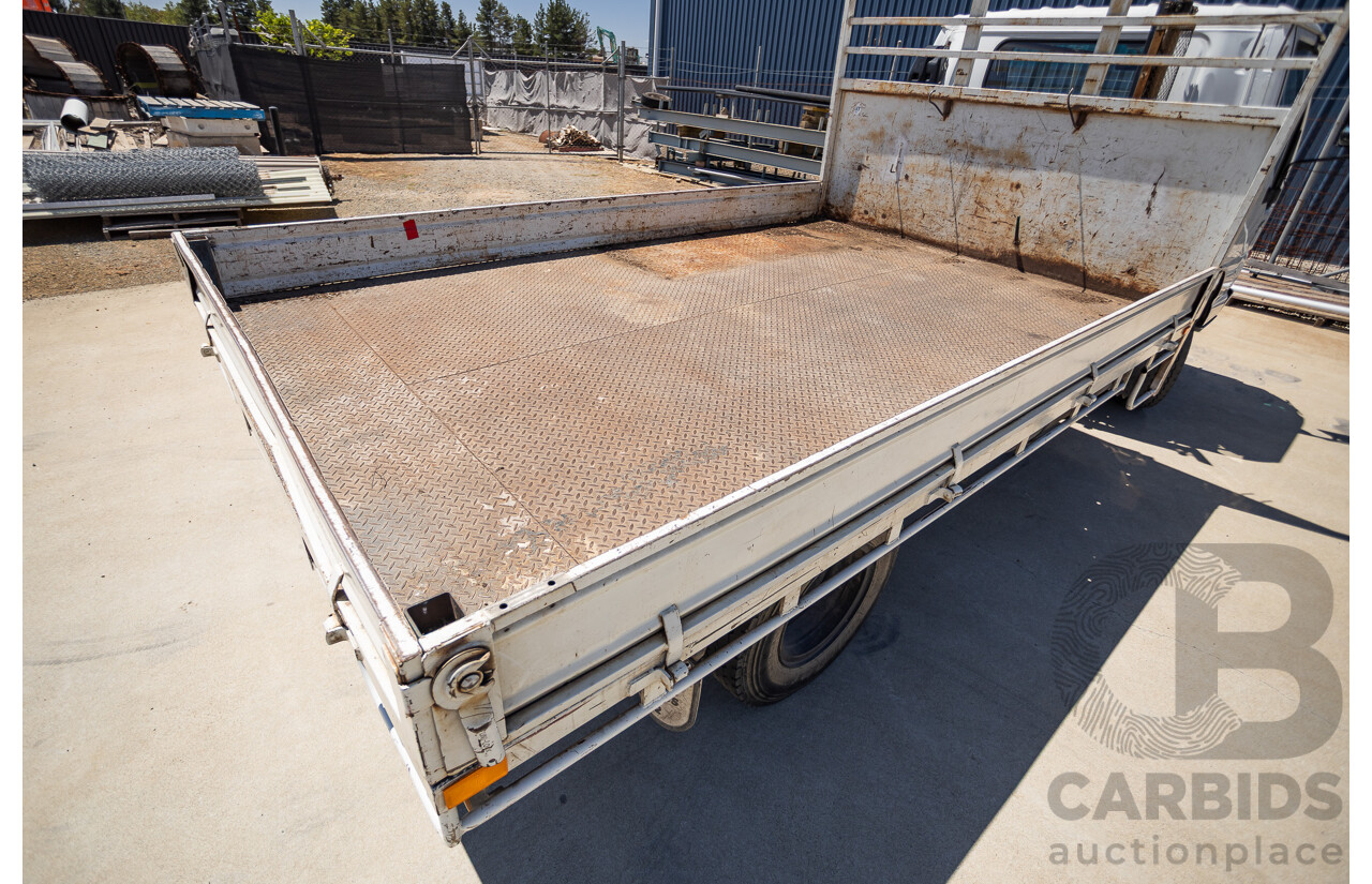 06/1994 Isuzu NPR400 Medium Tray Top Truck 4x2 White Diesel 4.3L