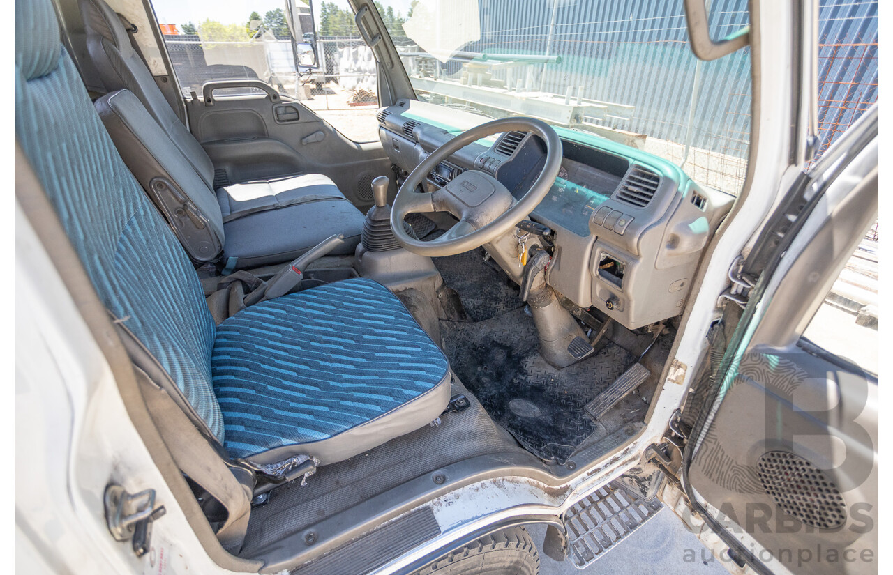 06/1994 Isuzu NPR400 Medium Tray Top Truck 4x2 White Diesel 4.3L
