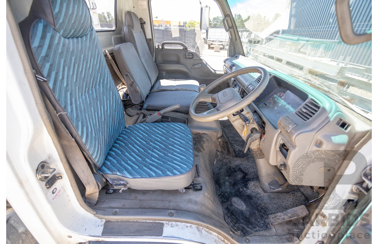 06/1994 Isuzu NPR400 Medium Tray Top Truck 4x2 White Diesel 4.3L