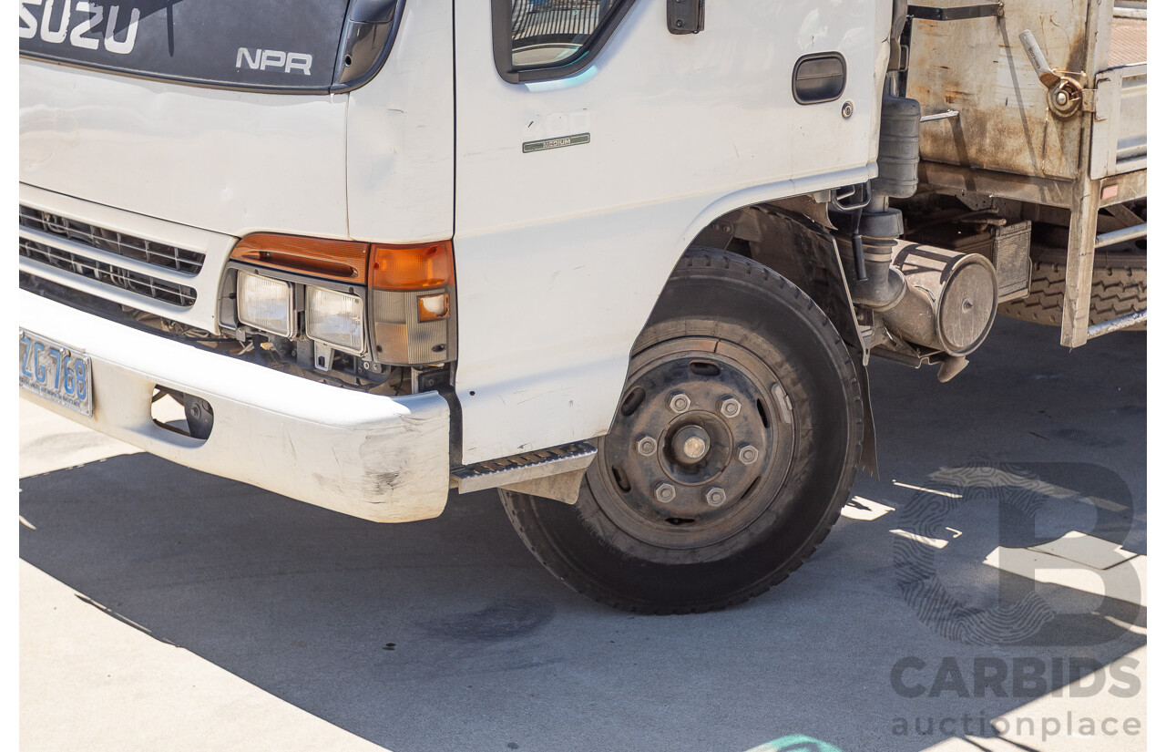 06/1994 Isuzu NPR400 Medium Tray Top Truck 4x2 White Diesel 4.3L