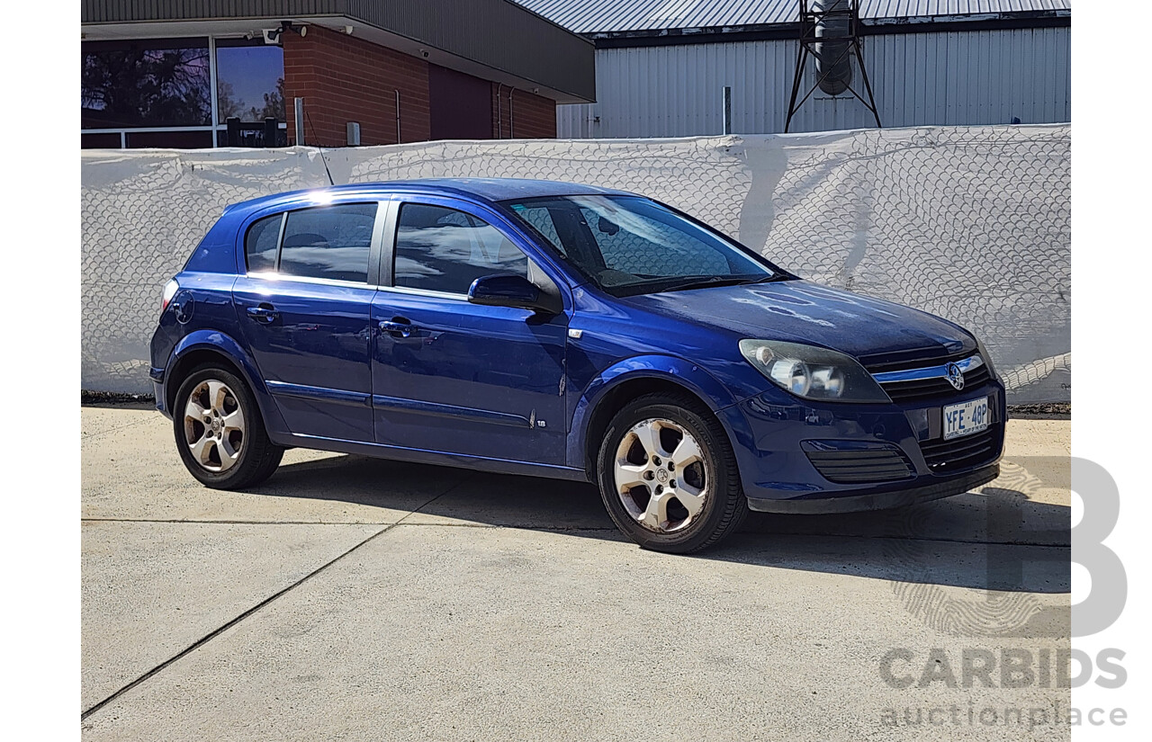 9/2005 Holden Astra CDX AH 5d Hatchback Blue 1.8L