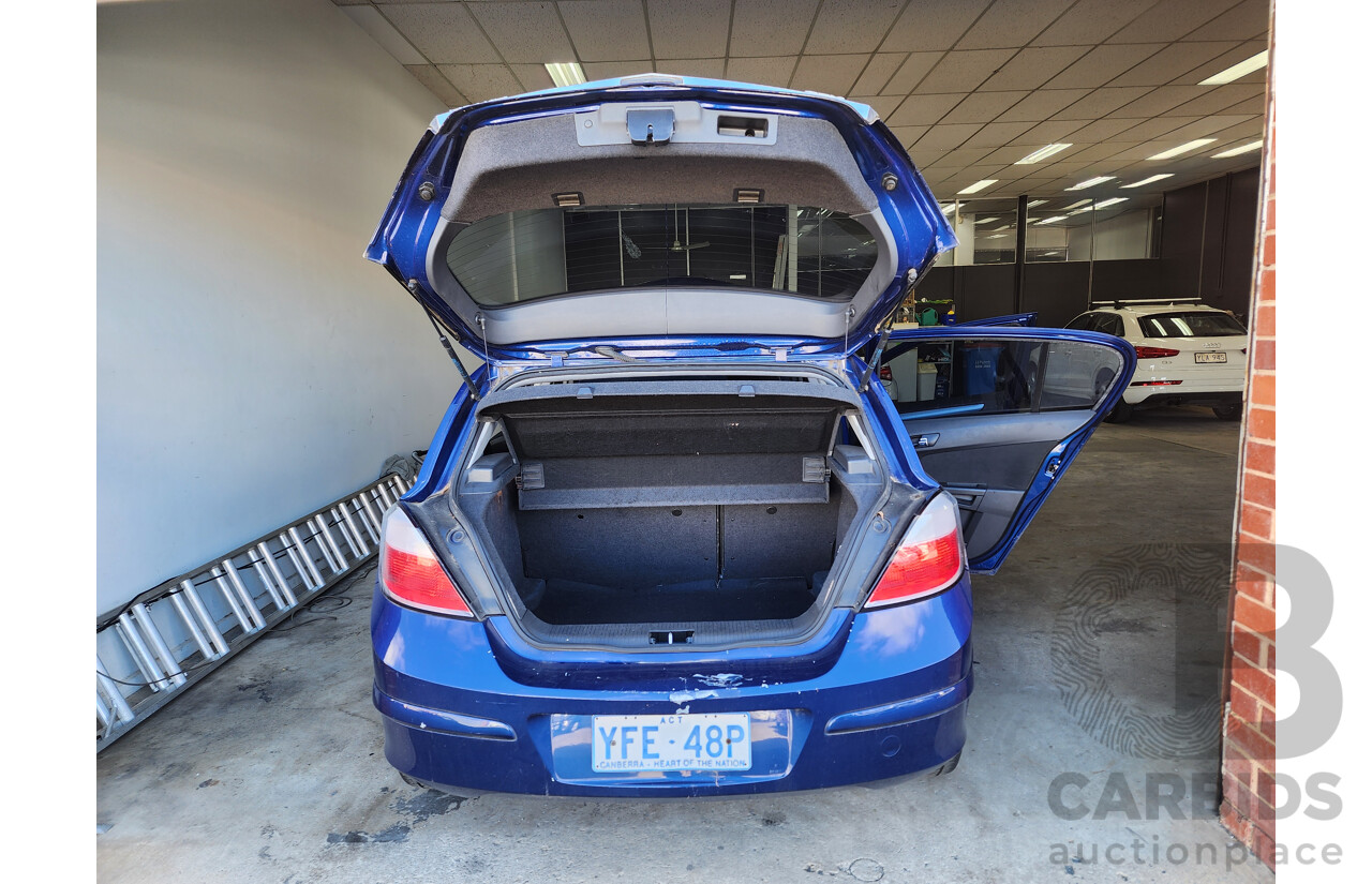 9/2005 Holden Astra CDX AH 5d Hatchback Blue 1.8L