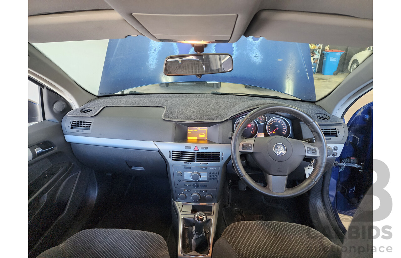 9/2005 Holden Astra CDX AH 5d Hatchback Blue 1.8L