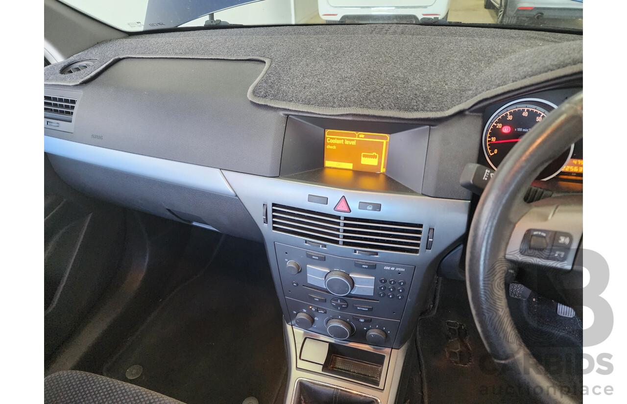 9/2005 Holden Astra CDX AH 5d Hatchback Blue 1.8L