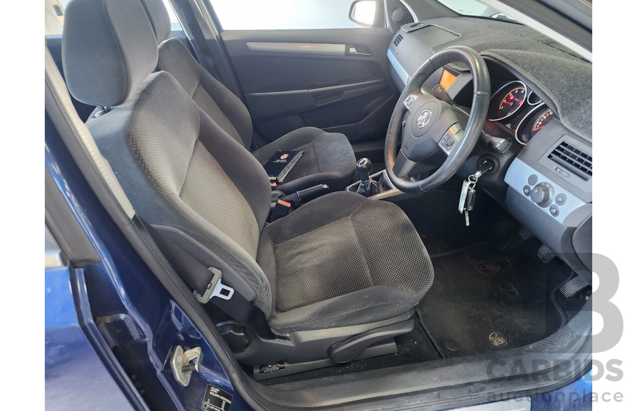 9/2005 Holden Astra CDX AH 5d Hatchback Blue 1.8L