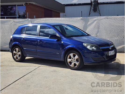 9/2005 Holden Astra CDX AH 5d Hatchback Blue 1.8L