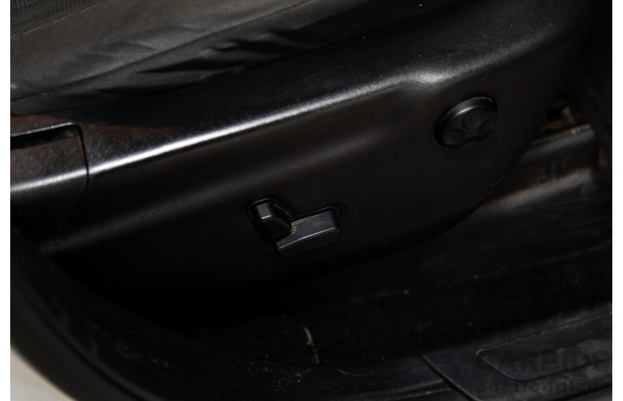 10/2014 Jeep Grand Cherokee Laredo (4x2) WK MY14 4d Wagon Bright White V6 3.6L