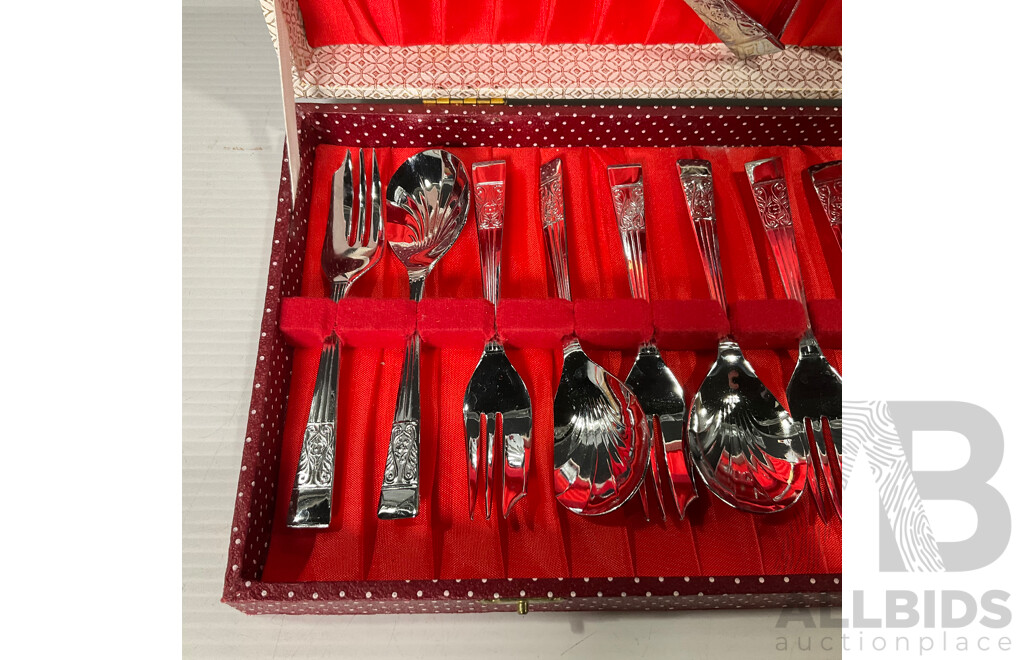 Boxed Bilchrome Sheffield Cutlery Set and Grosvenor Delphic Three Piece Carving Set