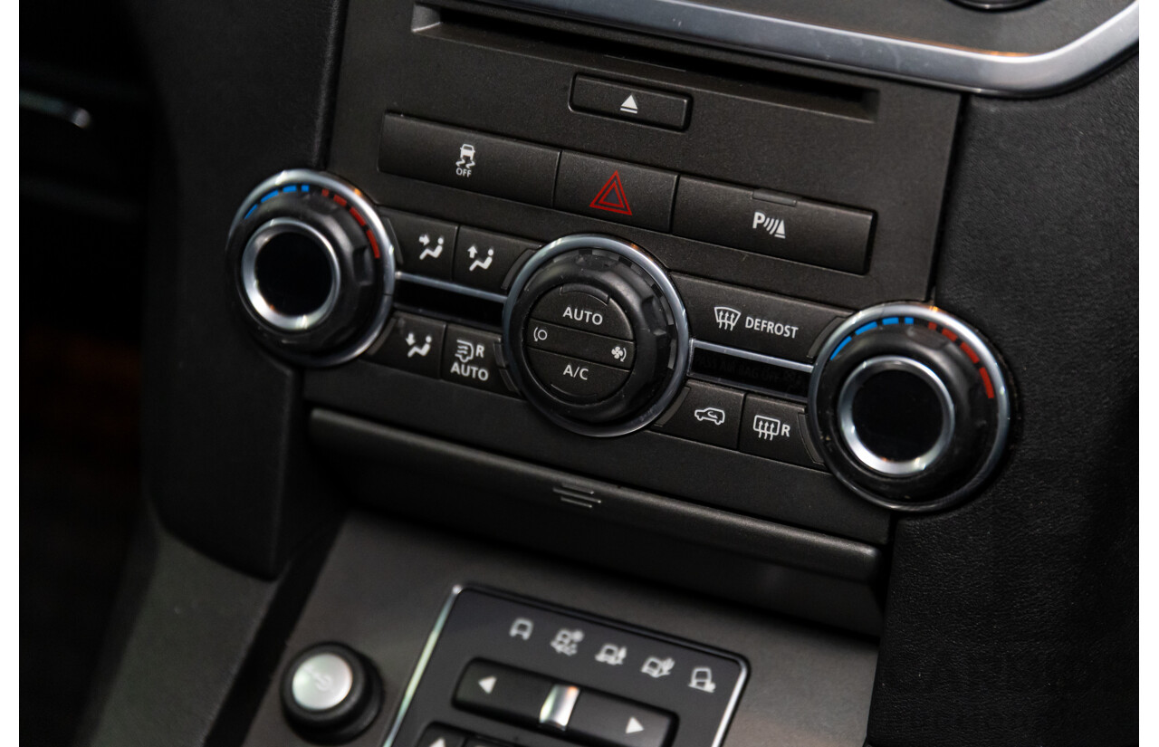 12/2013 Land Rover Discovery 4 3.0 TDV6 MY13 4d Wagon Santorini Black Metallic Turbo Diesel V6 3.0L