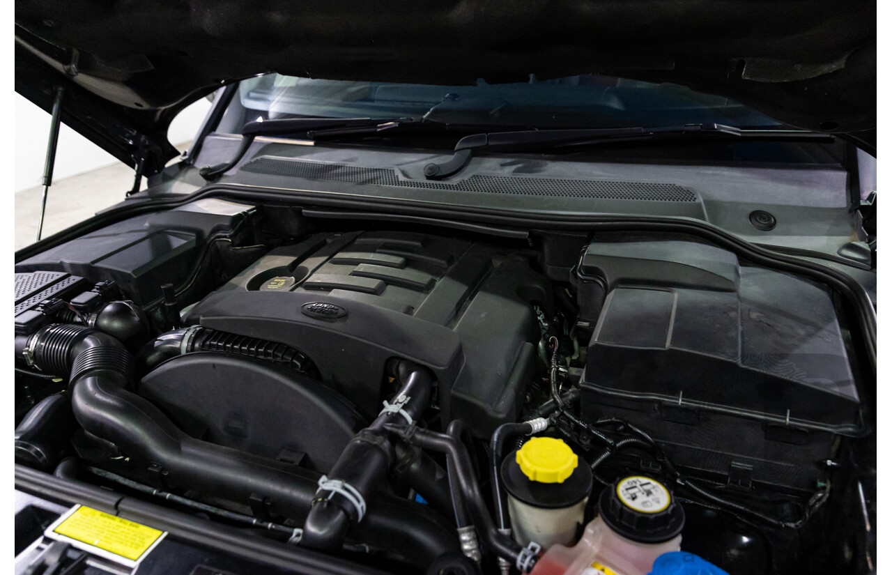 12/2013 Land Rover Discovery 4 3.0 TDV6 MY13 4d Wagon Santorini Black Metallic Turbo Diesel V6 3.0L