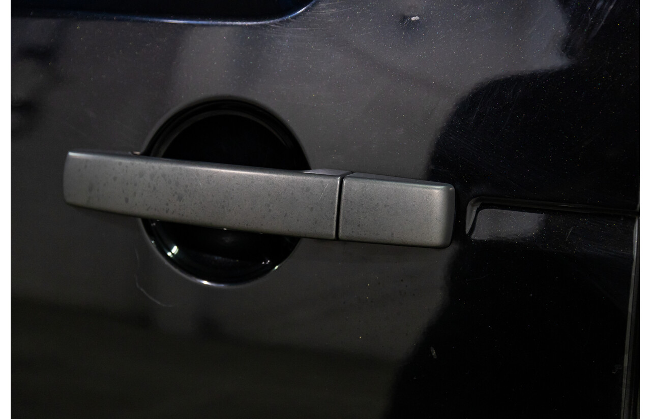 12/2013 Land Rover Discovery 4 3.0 TDV6 MY13 4d Wagon Santorini Black Metallic Turbo Diesel V6 3.0L