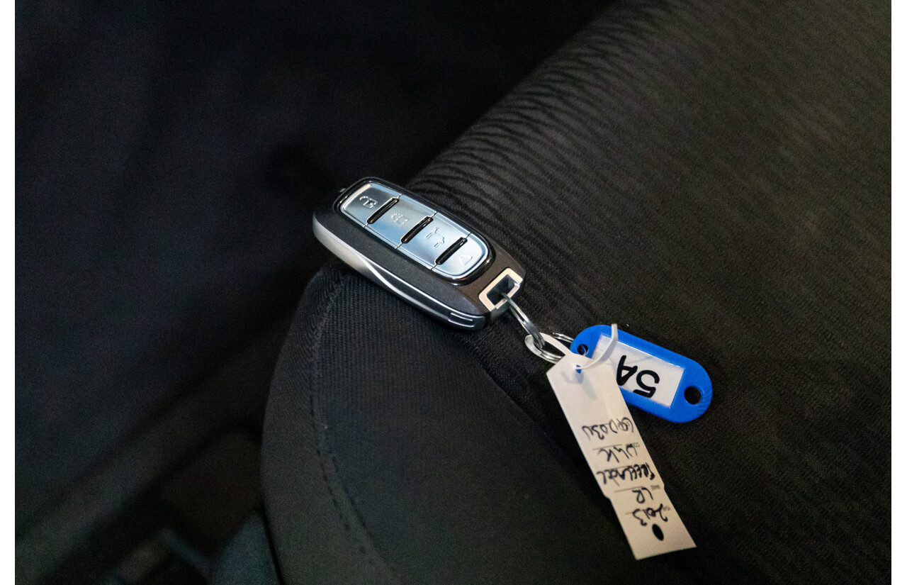 1/2014 Land Rover Freelander 2 TD4 (4x4) LF MY14 4d Wagon Fuji White Turbo Diesel 2.2L