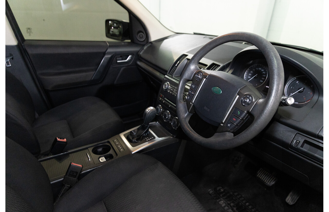 1/2014 Land Rover Freelander 2 TD4 (4x4) LF MY14 4d Wagon Fuji White Turbo Diesel 2.2L