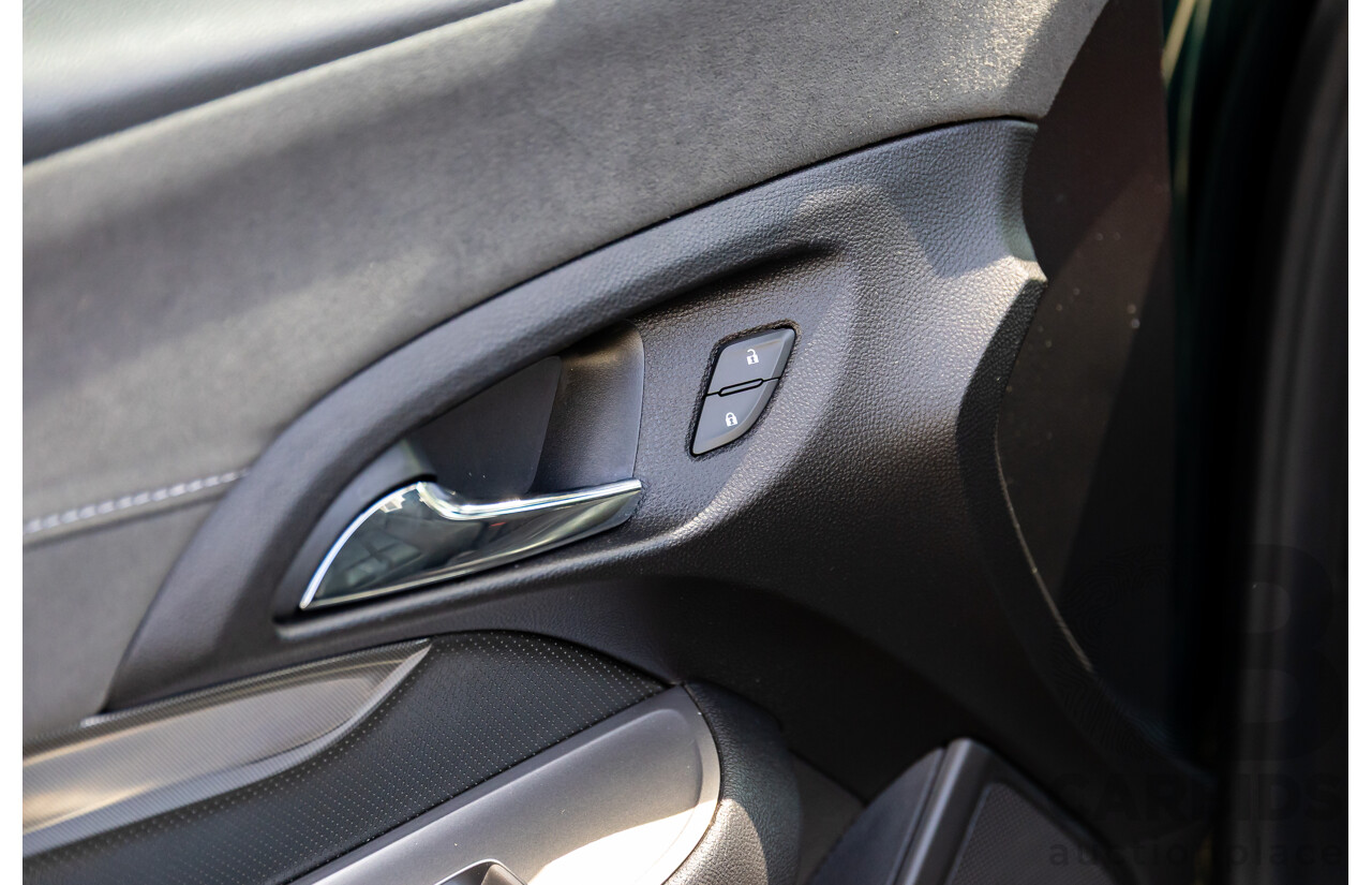 04/2017 Holden Calais V (RWD) VF II MY17 4d Sportwagon Regal Peacock Metallic V8 6.2L