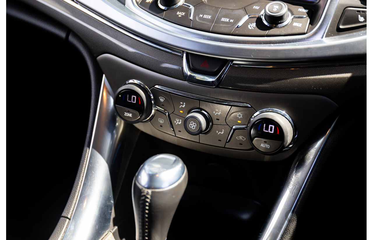 04/2017 Holden Calais V (RWD) VF II MY17 4d Sportwagon Regal Peacock Metallic V8 6.2L