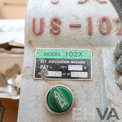 Elis US-102X Electric Key Duplicating Machine and Timber Stand