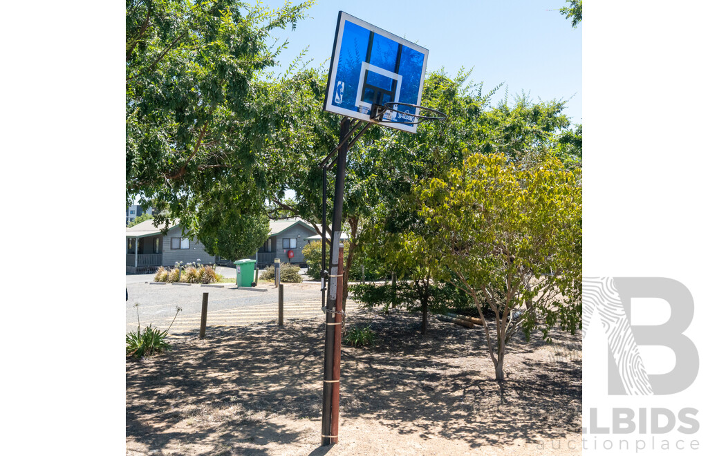 Spalding  Basketball Hoop System