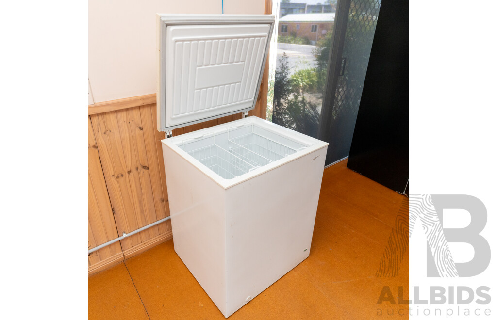 Westinghouse 200L Chest Freezer - H210F