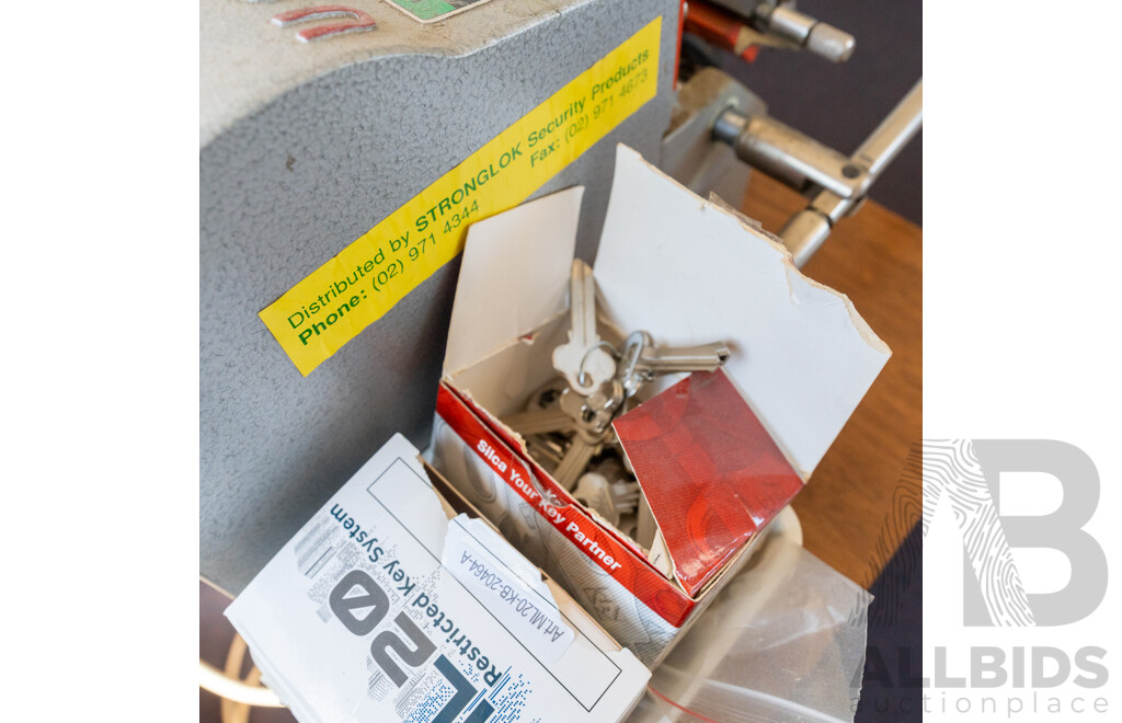 Elis US-102X Electric Key Duplicating Machine and Timber Stand