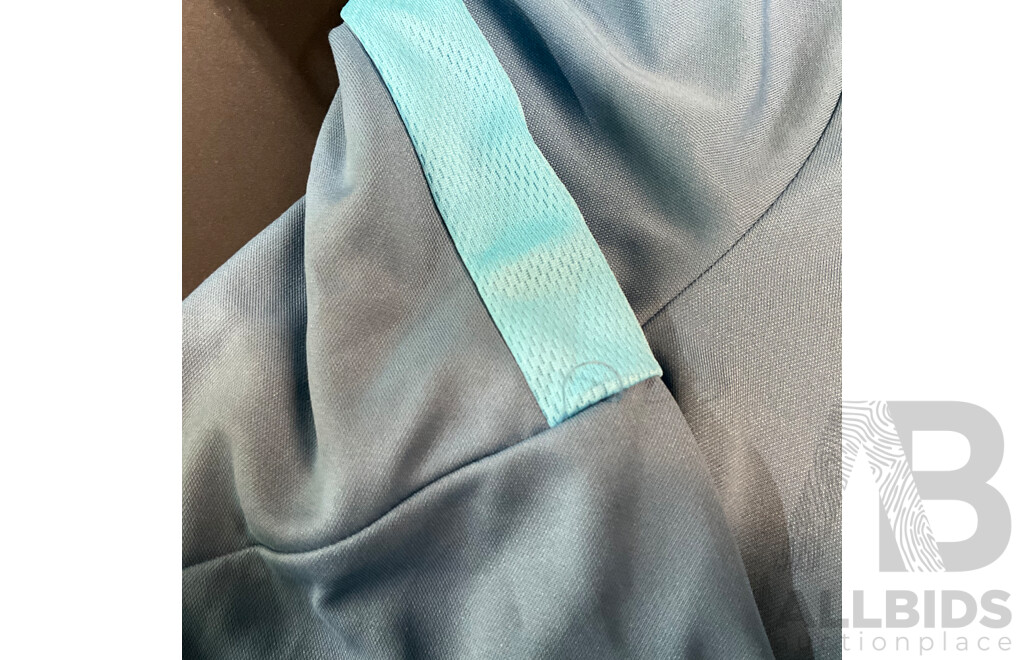 NIKE Womens Blue Dri-FIT Top Size S & Tommy Hilfiger Boy's Tee Size 14 & 2 Sets of 3-Pack Men's Size 6-10 Socks