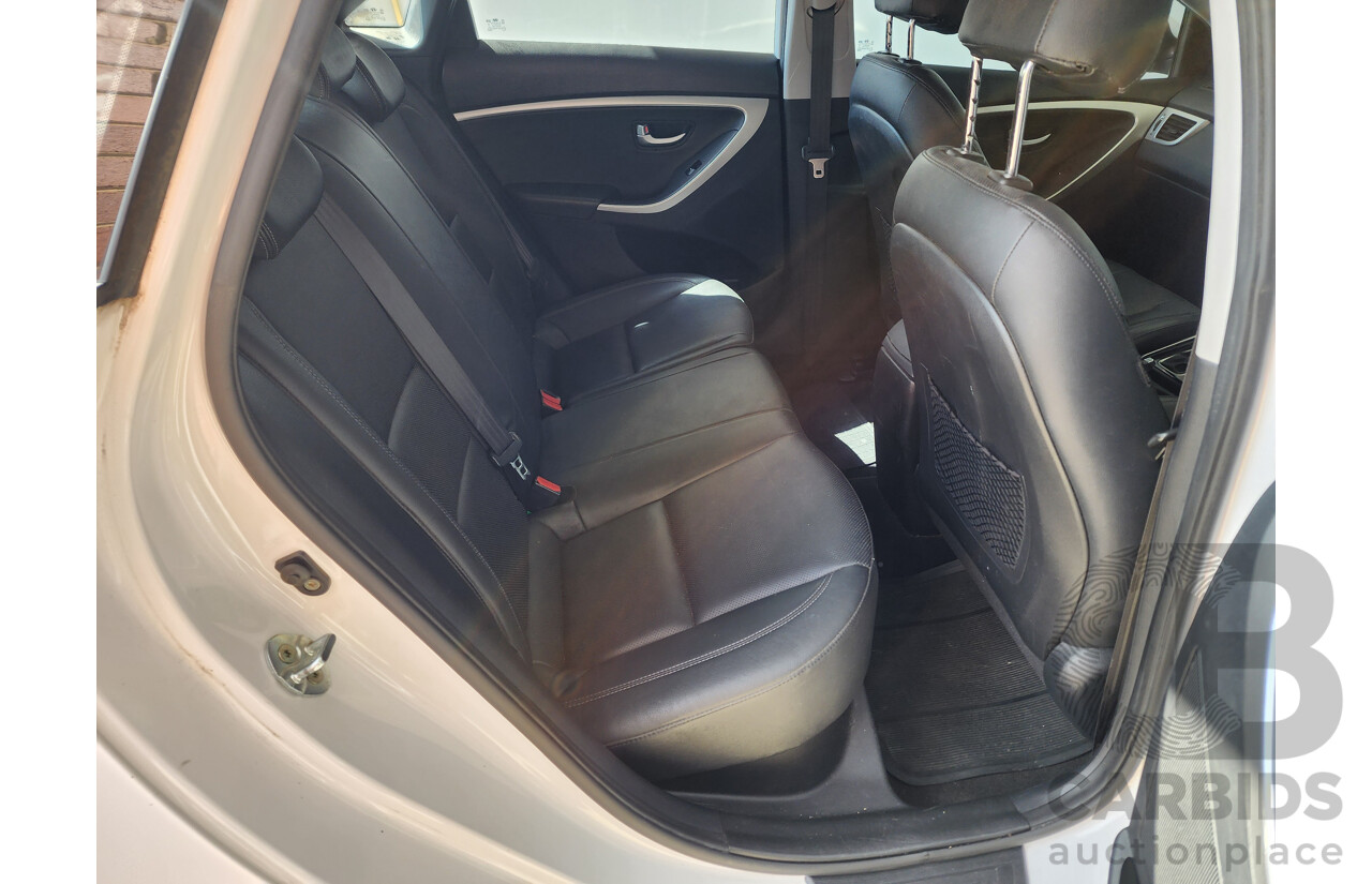 4/2014 Hyundai i30 Trophy GD MY14 5d Hatchback White 1.8L