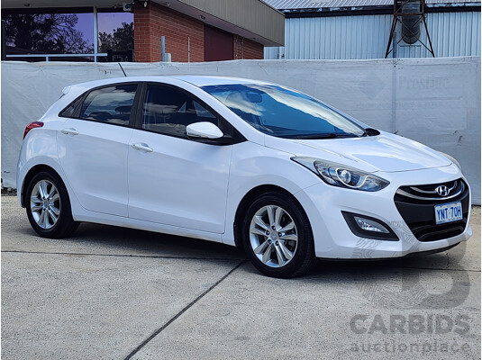 4/2014 Hyundai i30 Trophy GD MY14 5d Hatchback White 1.8L
