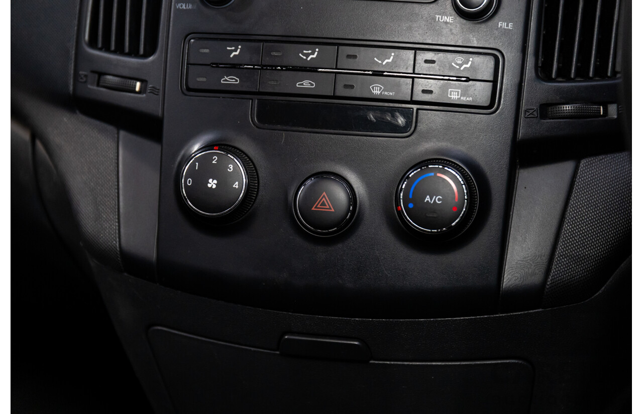 1/2011 Hyundai i30 SX FD MY11 5d Hatchback Silver 2.0L