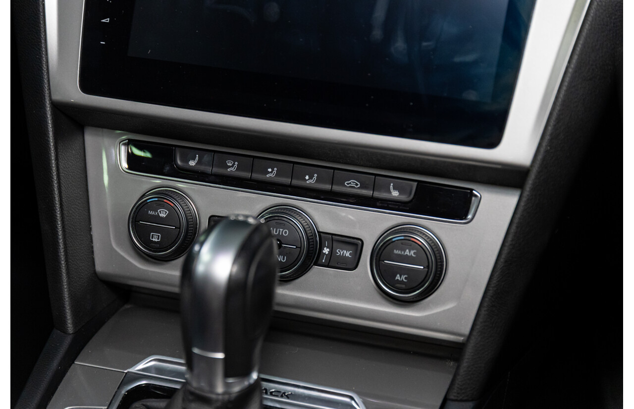 06/2018 Volkswagen Passat Alltrack 140 TDI (AWD) 3C MY18.5 4d Wagon Pure White Turbo Diesel 2.0L