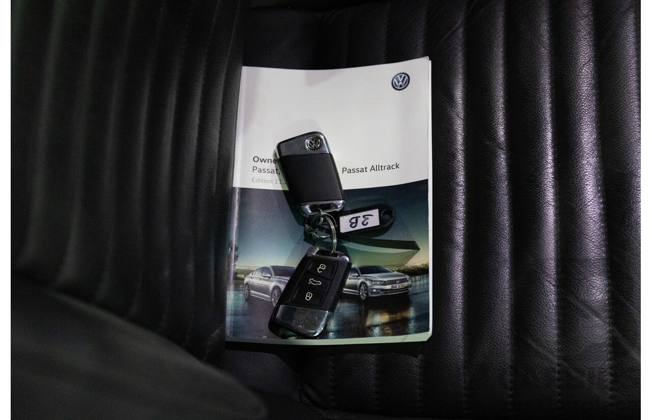 06/2018 Volkswagen Passat Alltrack 140 TDI (AWD) 3C MY18.5 4d Wagon Pure White Turbo Diesel 2.0L