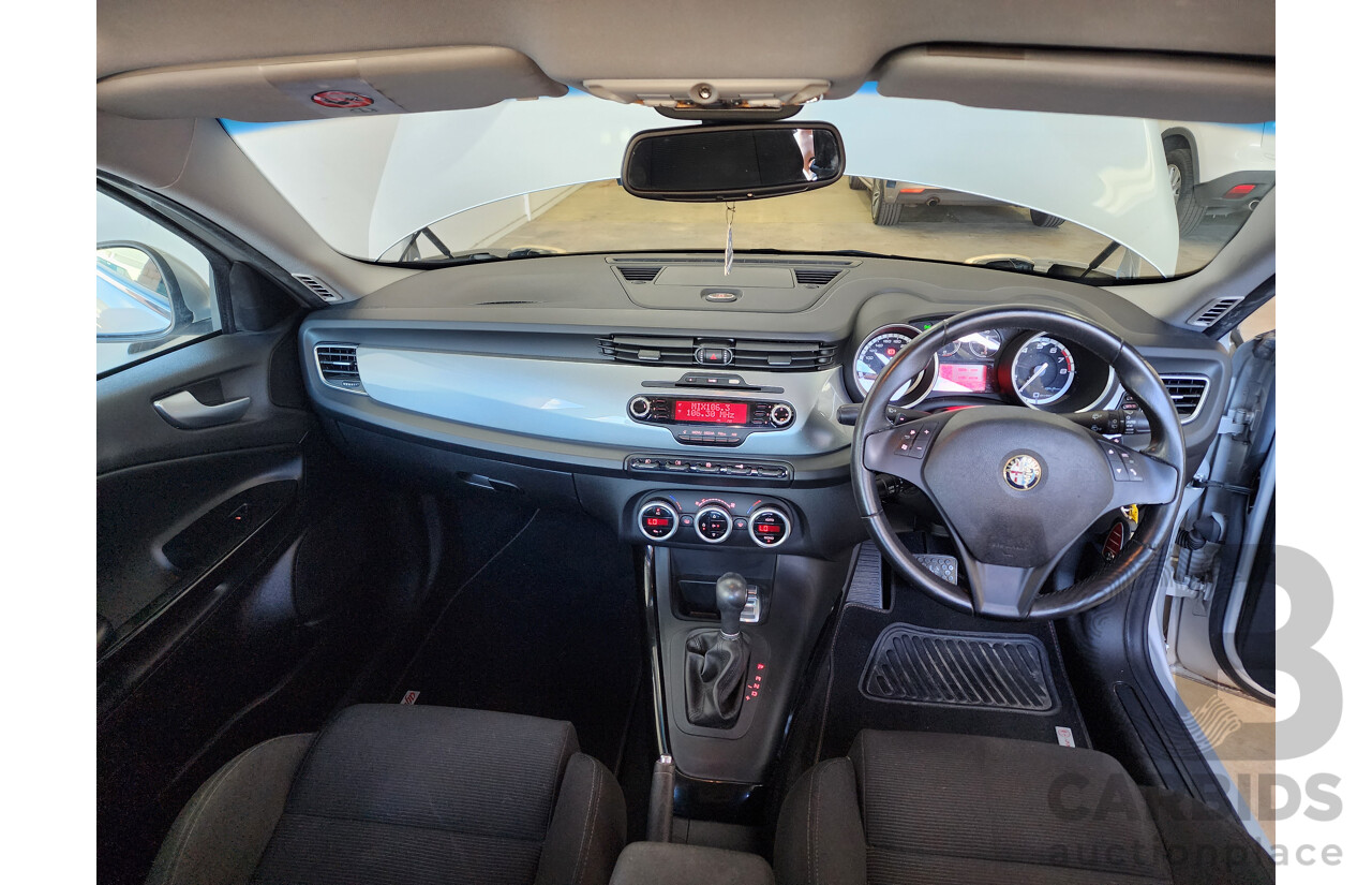 8/2013 Alfa Romeo Giulietta Distinctive  5d Hatchback Silver 1.4L