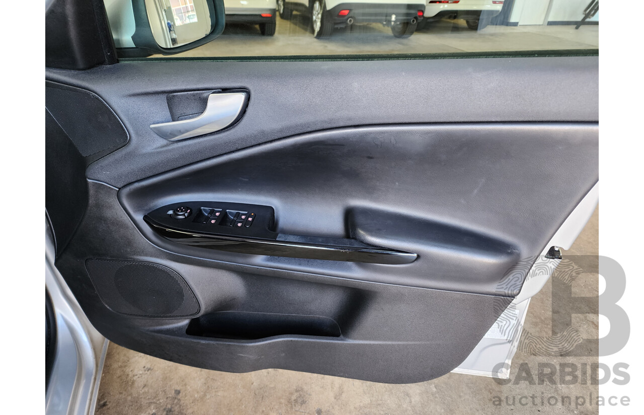 8/2013 Alfa Romeo Giulietta Distinctive  5d Hatchback Silver 1.4L