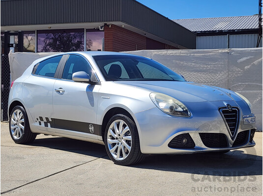 8/2013 Alfa Romeo Giulietta Distinctive  5d Hatchback Silver 1.4L