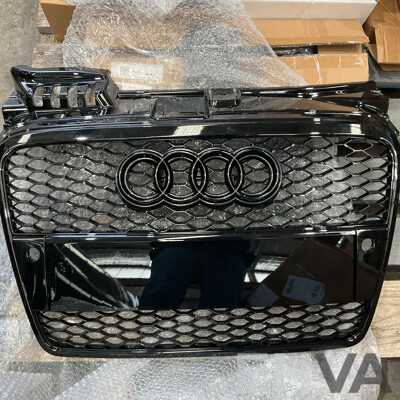 Pallet of Online Order Vehicle Parts/Accessories Returned Parcels