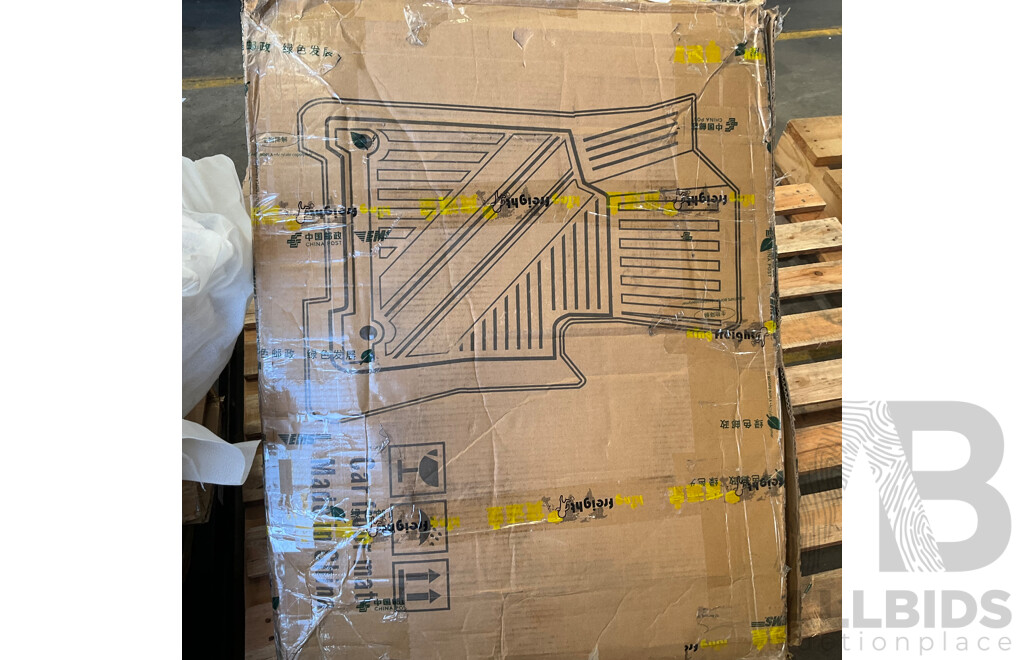 Pallet of Online Order Vehicle Carpay/Parts/Accessories Returned Parcels