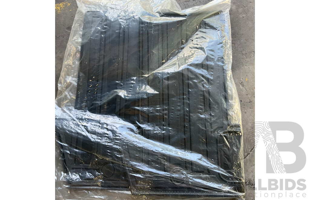 Pallet of Online Order Vehicle Carpay/Parts/Accessories Returned Parcels