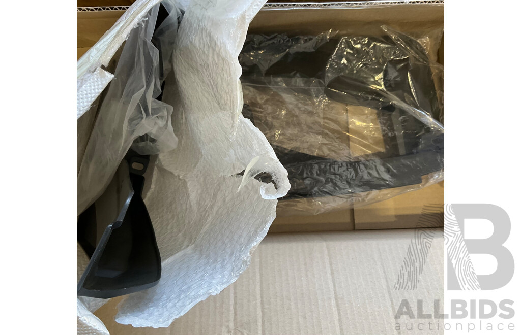 Pallet of Online Order Vehicle Carpay/Parts/Accessories Returned Parcels