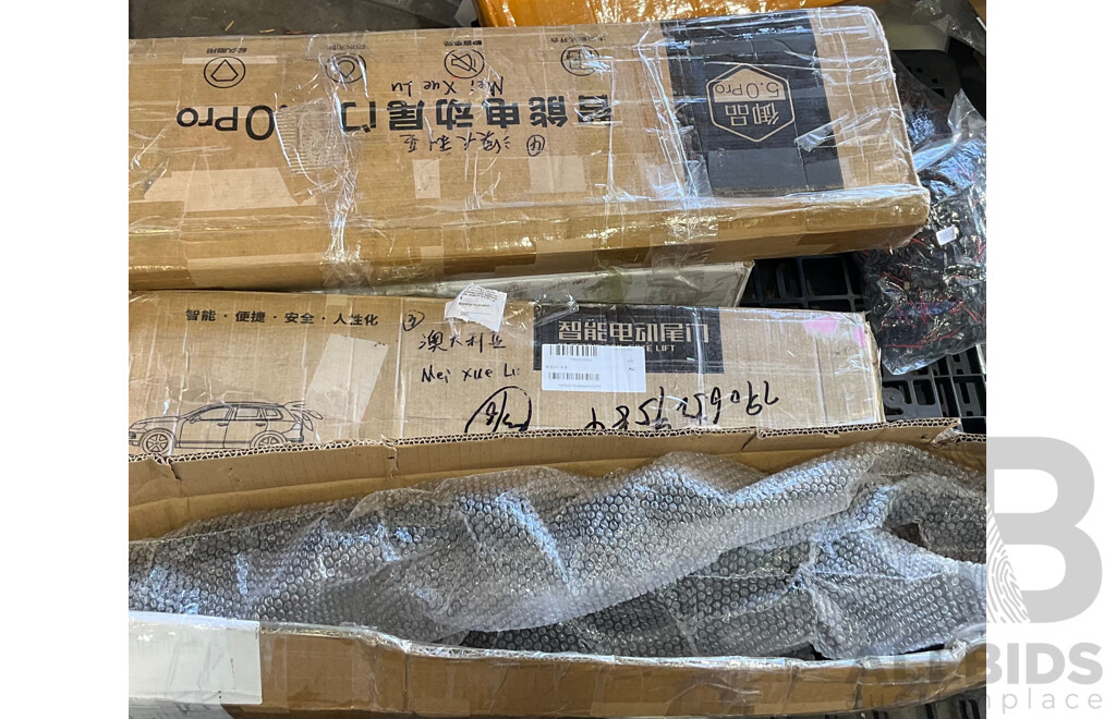 Pallet of Online Order Vehicle Carpay/Parts/Accessories Returned Parcels