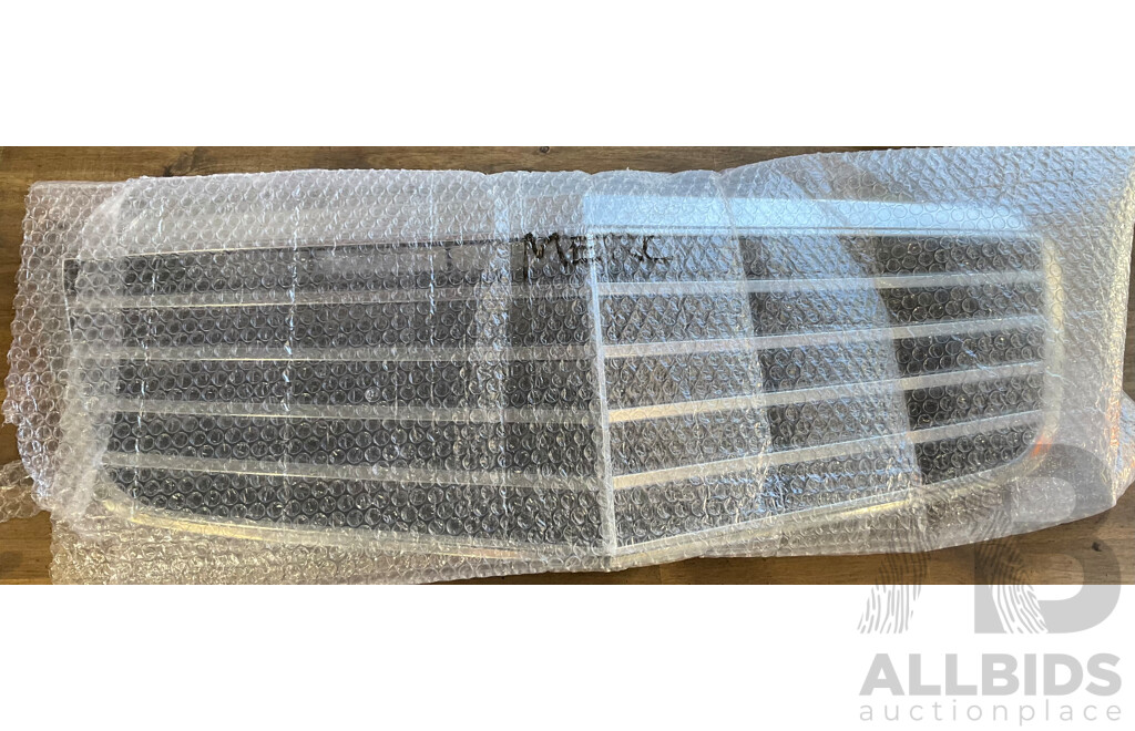 Pallet of Online Order Vehicle Carpay/Parts/Accessories Returned Parcels