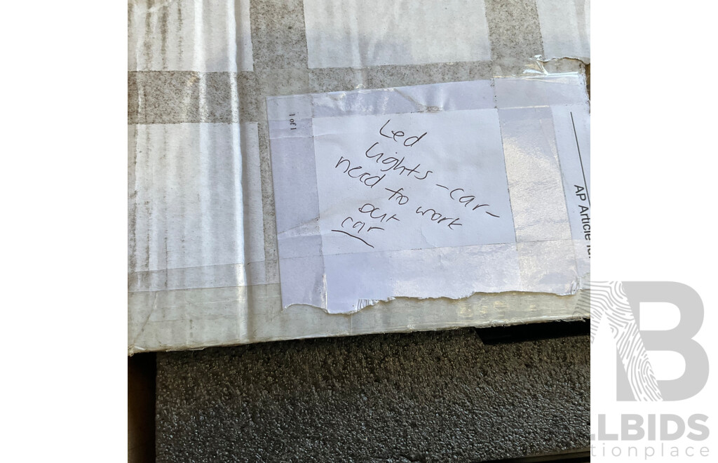 Pallet of Online Order Vehicle Carpay/Parts/Accessories Returned Parcels