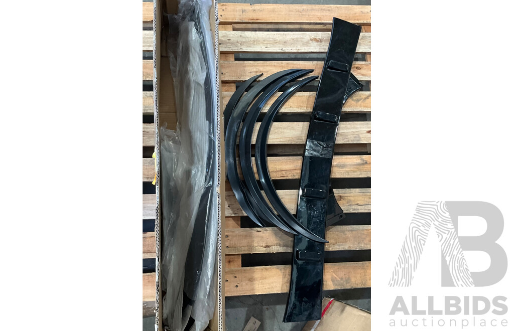 Pallet of Online Order Vehicle Carpay/Parts/Accessories Returned Parcels