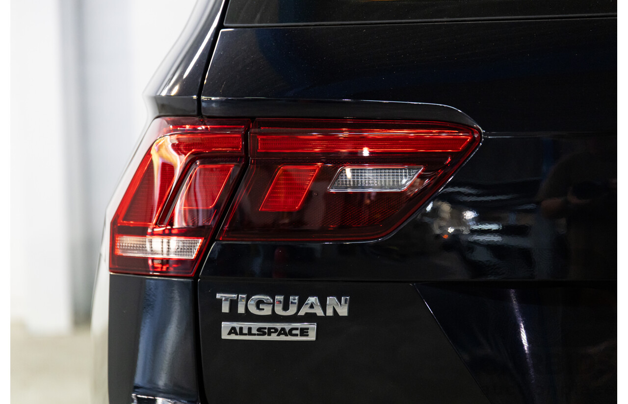 06/2018 Volkswagen Tiguan Allspace 132 TSI Comfortline (FWD) 5NA MY18 4d Wagon Deep Black Pearl Turbo 2.0L - 7 Seater