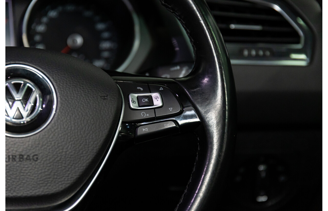 06/2018 Volkswagen Tiguan Allspace 132 TSI Comfortline (FWD) 5NA MY18 4d Wagon Deep Black Pearl Turbo 2.0L - 7 Seater