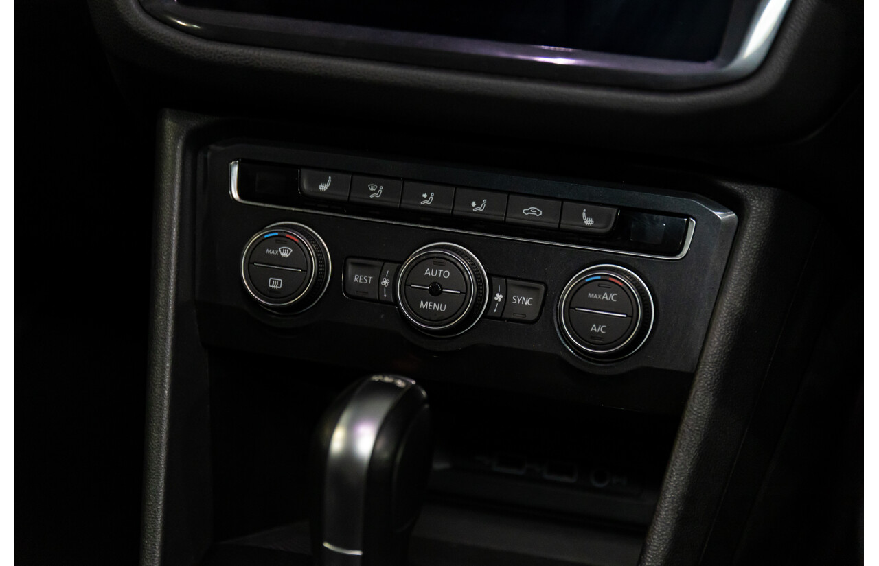 06/2018 Volkswagen Tiguan Allspace 132 TSI Comfortline (FWD) 5NA MY18 4d Wagon Deep Black Pearl Turbo 2.0L - 7 Seater