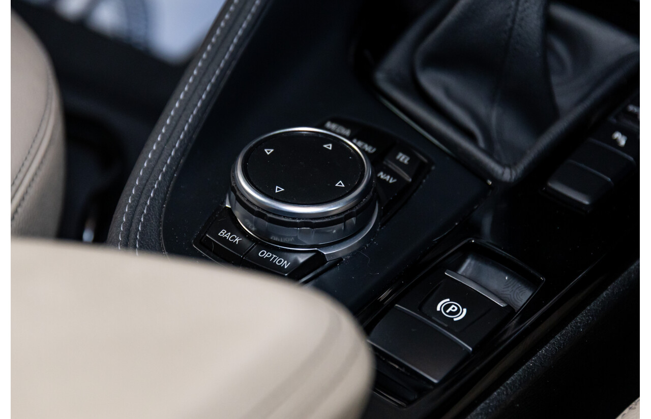 01/2016 BMW X1 sDrive20i xLine (FWD) F48 4d Wagon Meditteranean Blue Metallic Turbo 2.0L