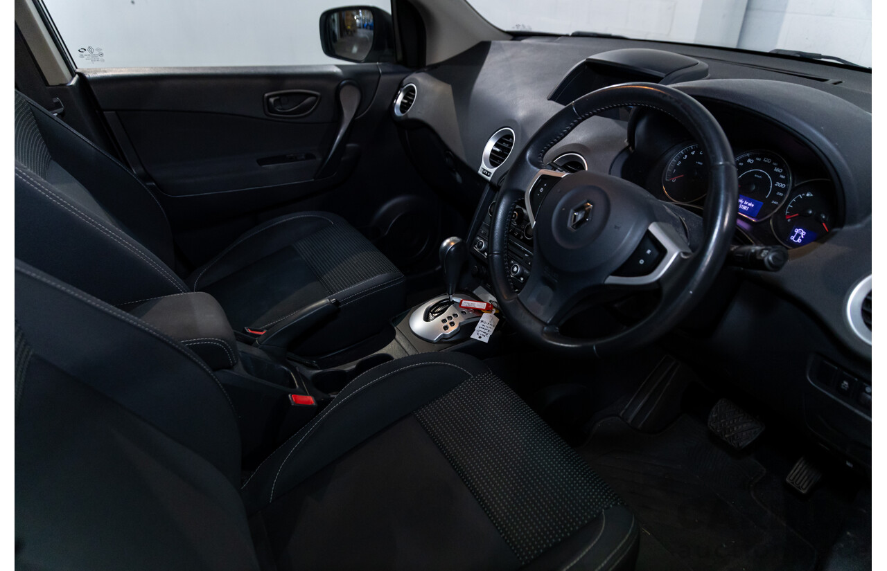 1/2014 Renault Koleos Expression (4x2) H45 Phase III 4d Wagon White Pearl 2.5L