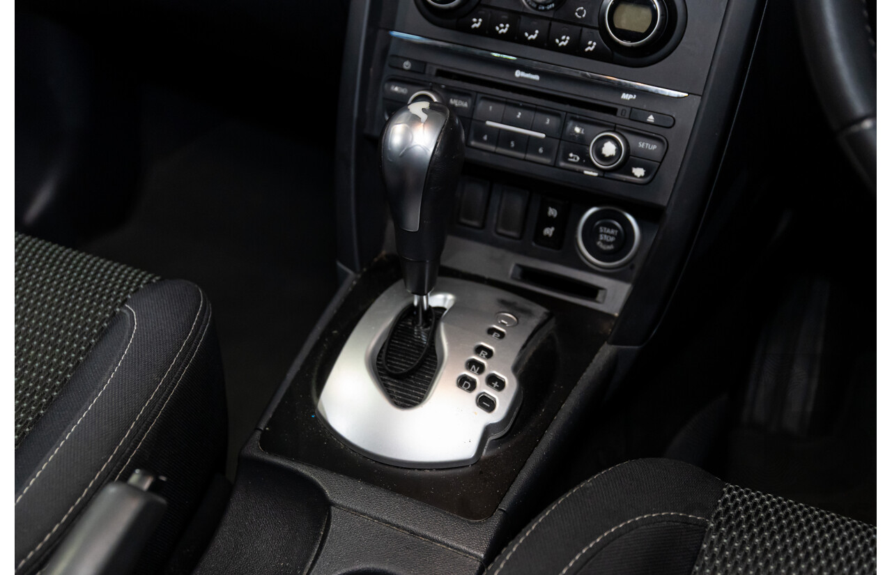 1/2014 Renault Koleos Expression (4x2) H45 Phase III 4d Wagon White Pearl 2.5L