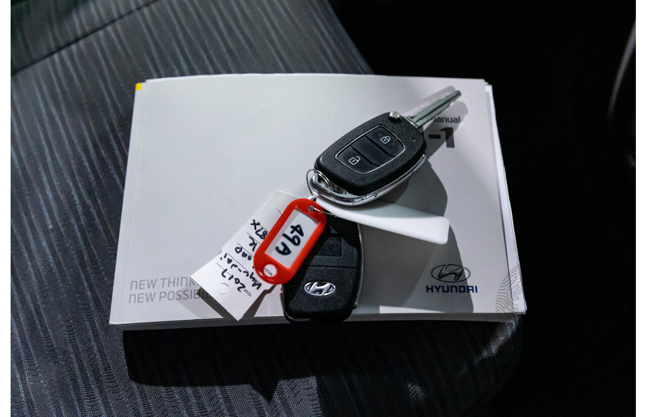 08/2017 Hyundai Iload 3S Liftback (RWD) TQ Series 2 (TQ3) MY18 4d Van Polar White Turbo Diesel 2.5L