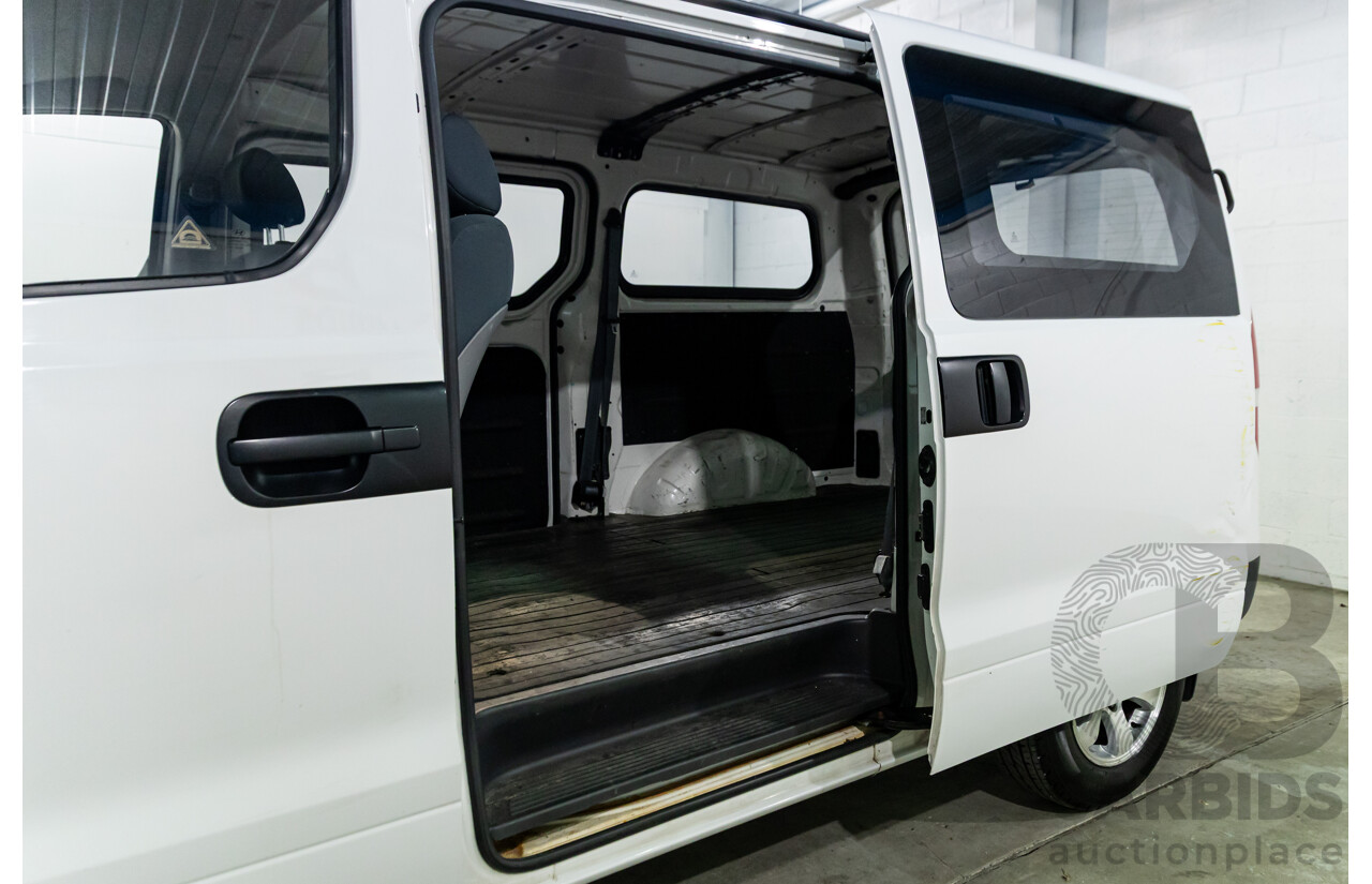 08/2017 Hyundai Iload 3S Liftback (RWD) TQ Series 2 (TQ3) MY18 4d Van Polar White Turbo Diesel 2.5L