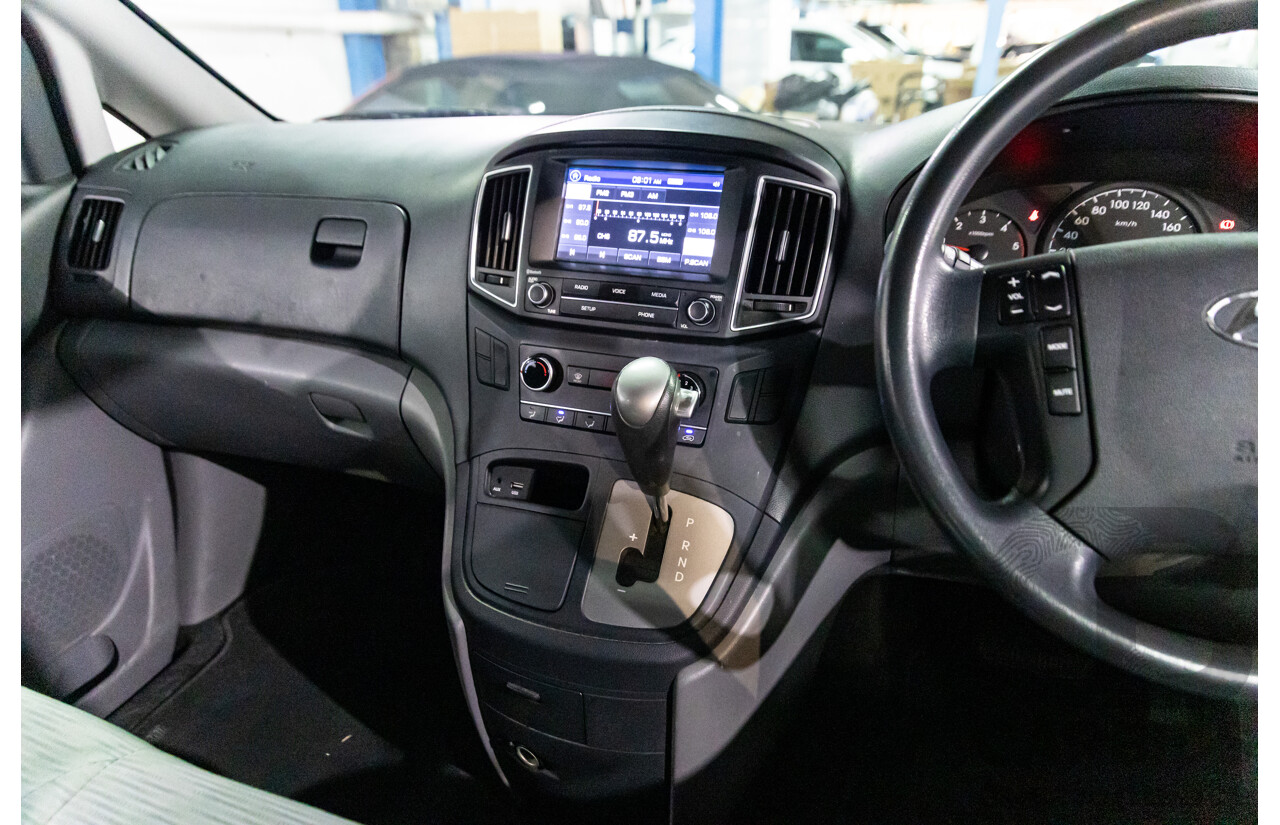 08/2017 Hyundai Iload 3S Liftback (RWD) TQ Series 2 (TQ3) MY18 4d Van Polar White Turbo Diesel 2.5L